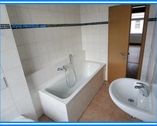 Bad mit Wanne - 2 Zimmer Etagenwohnung in Köthen