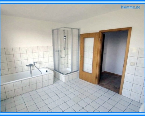 Bad mit Dusche und Wanne - Etagenwohnung mit 78,00 m&sup2; in Köthen zur Miete