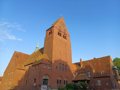 Kirche St. Gertrud.jpg - 