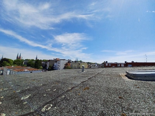 Dach - 11 Zimmer Mehrfamilienhaus, Wohnhaus in Lübeck