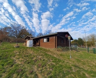 Zwei Blockhäuser auf großem Grundstück mit traumhaften Ausblick über Felder - Zarpen