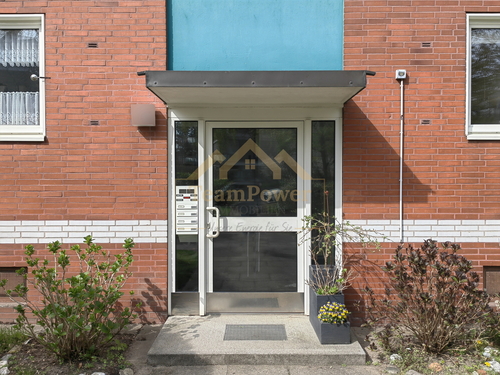 Hauseingang mit nur 4 Parteien - 