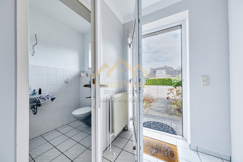 Flur - Doppelhaushälfte mit 107,98 m&sup2; in Henstedt-Ulzburg zum Kaufen