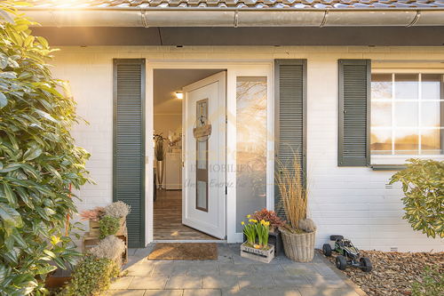 Eingang - Einfamilienhaus mit 126,62 m&sup2; in Arpsdorf zum Kaufen