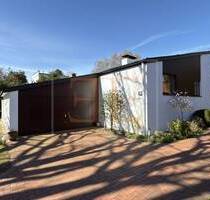 Charakterstarkes Architektenhaus mit Wellnessbereich und Indoor-Pool in Hamburg-Volksdorf - Hamburg / Volksdorf