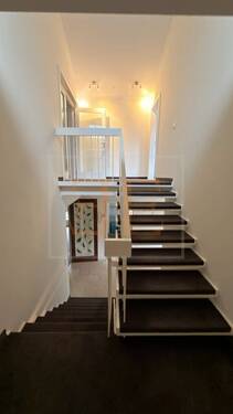 Treppe ins Obergeschoss - 