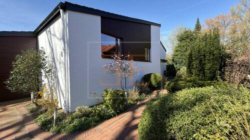 Hausansicht - 6 Zimmer Einfamilienhaus in Hamburg / Volksdorf