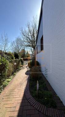 Vorgarten - Einfamilienhaus mit 220,00 m&sup2; in Hamburg / Volksdorf zum Kaufen