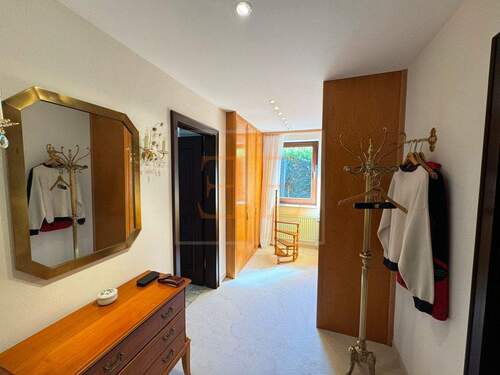 Ankleidebereich zwischen Schlafzimmer und Badezimmer - 