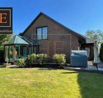 Edles Wohnen in Appen: Granitboden, zwei Bäder, Gäste-WC, traumhafter Garten und Indoor-Schwimmbad