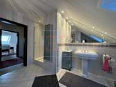 Duschbadezimmer im Obergeschoss - 