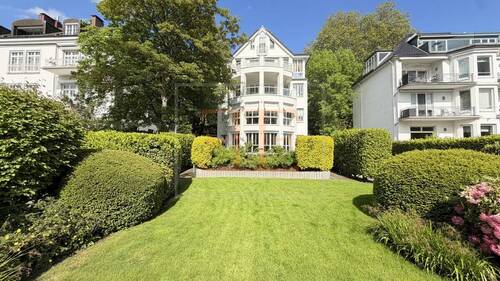 Gartenansicht des Hauses in Alsterlage - Ein Diamant an besonderer Adresse: luxuriöse Wohnrarität mit Alsterblick