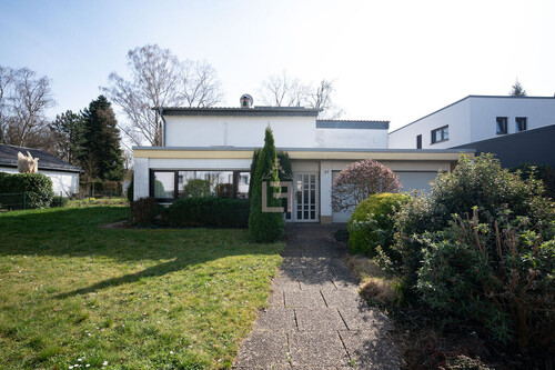 Außenansicht - Wohnen wie im Frühling! Stilvolles Familienheim in Toplage von Darmstadt-Arheilgen!