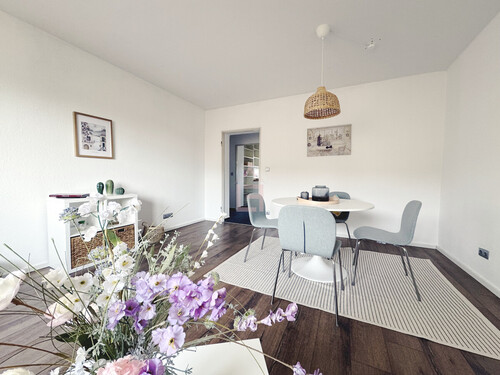 Ess- und Wohnzimmer 1 - 3-Zimmer Stadtapartment mit Balkon und Gartenblick für Singles oder Paare