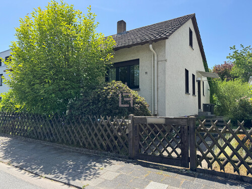 Frontseite - Start ins Familienglück! Einfamilienhaus mit Entwicklungspotential in bevorzugter Premiumlage!
