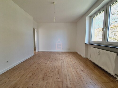 Wohnzimmer - 4 Zimmer Etagenwohnung zum Kaufen in Langen