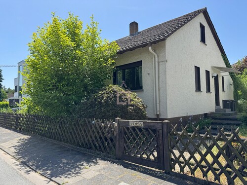 Frontseite - Start ins Familienglück! Einfamilienhaus mit Entwicklungspotential in bevorzugter Premiumlage!
