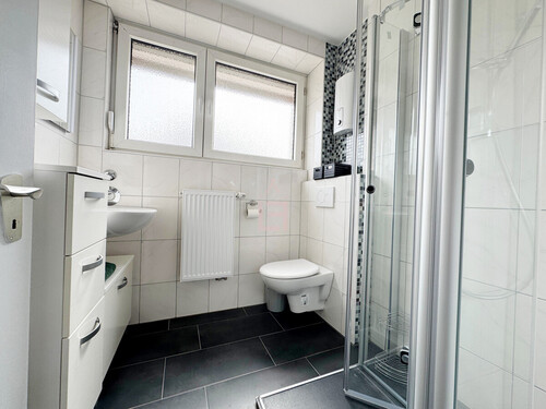 Tageslichtbad mit Dusche - 