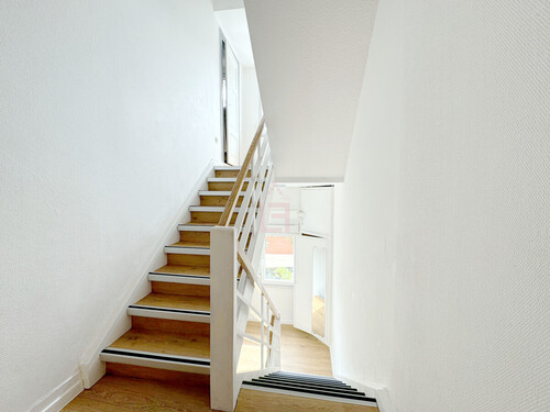 Treppenhaus - 3 Zimmer Etagenwohnung zur Miete in Darmstadt / Arheilgen