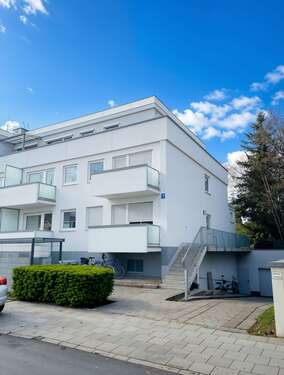 Straßenansicht - Single-Appartement ruhiger Balkon EBKLaim