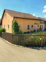 Haus - Kompaktes Einfamilienhaus mit PV-Anlage und solider Vermietung