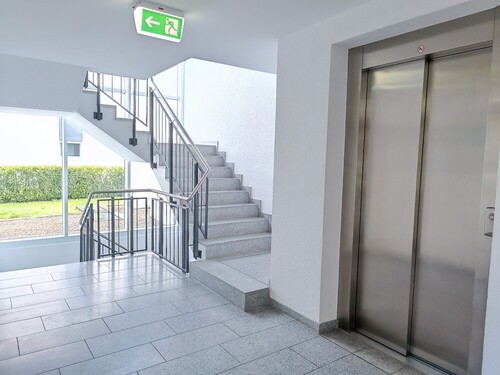 Aufzug - Treppenhaus - 