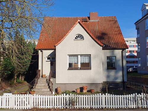 Hausansicht - 4 Zimmer Einfamilienhaus zum Kaufen in Neubrandenburg