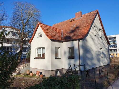 Hausansicht - 4 Zimmer Einfamilienhaus in Neubrandenburg