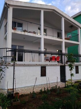 Bild 2 - 5 Zimmer Einfamilienhaus zum Kaufen in Vidikovac