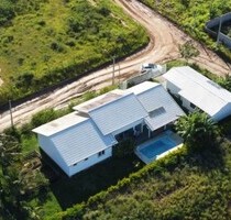 Modernes Haus in Steel Frame mit Anbau Garage und Pool - Lot. Praia Baia Formosa