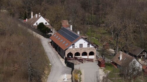 Bild 1 - Landgut mit Gästehaus, 3 Gebäude, 880 , Bakony-Gebirge, He