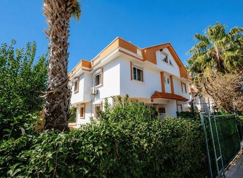 Bild 1 - Wunderschönes Haus - 300.000,00&nbsp;EUR Kaufpreis, ca.&nbsp; 180,00&nbsp;m&sup2;&nbsp;Wohnfl&auml;che