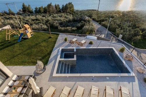 Bild 2 - 3 Zimmer Einfamilienhaus zum Kaufen in Podstrana