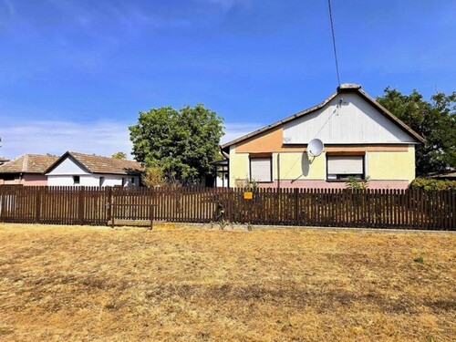 Bild 1 - Bauernhaus 61m2 mit Grundstück 2518 m2 in Süd-Ungarn