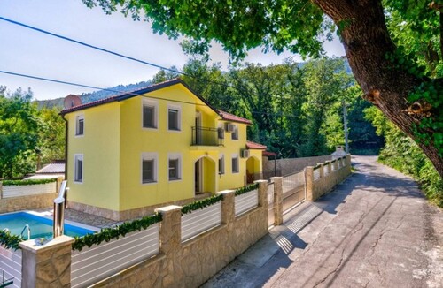 Bild 2 - 4 Zimmer Einfamilienhaus zum Kaufen in Bribir