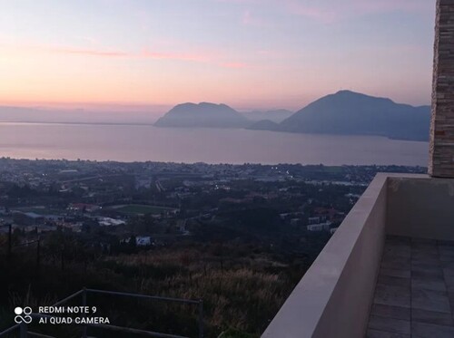 Bild 2 - 5 Zimmer Einfamilienhaus zum Kaufen in PATRAS SURBORB