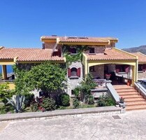 Schöne Naturstein Villa - 595.000,00 EUR Kaufpreis, ca.  340,00 m² Wohnfläche in Plataria (PLZ: 46100)