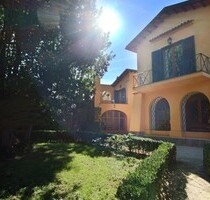 Exklusive Villa in Rom - 6.000.000,00&nbsp;EUR Kaufpreis, ca.&nbsp; 250,00&nbsp;m&sup2;&nbsp;Wohnfl&auml;che in Rome (PLZ: 00165)
