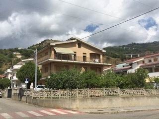 Bild 1 - Mehrfamilienhaus 300m zum Meer in Kalabrien