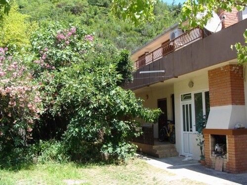 Bild 1 - 4 Zi-Wohnung am Meer mit Gartenanteil in Montenegro