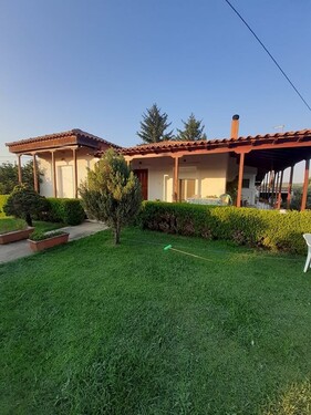 Bild 1 - Freistehendes Haus auf einem Grundstück