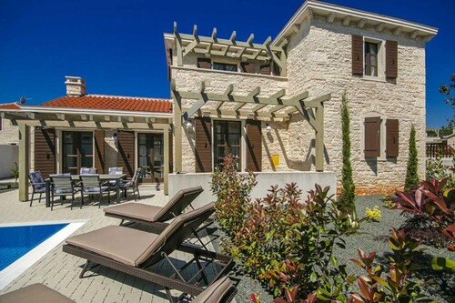 Bild 1 - Luxusvilla im Compound Nr 1 in Liznjan