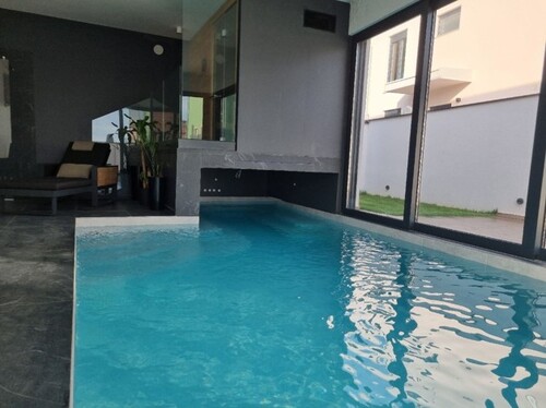 Bild 1 - Moderne Villa am Meer mit Innenpool