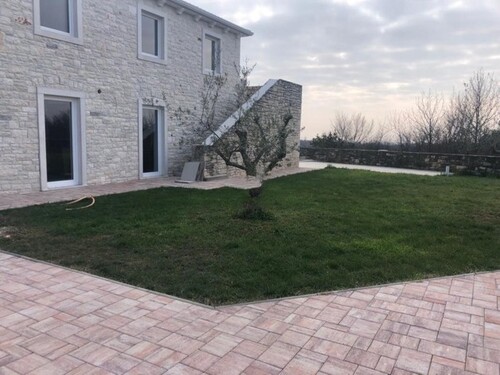 Bild 2 - 4 Zimmer Einfamilienhaus zum Kaufen in Brtonigla