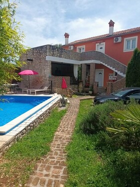 Bild 1 - Schönes rustikale Ferienhaus mit Pool