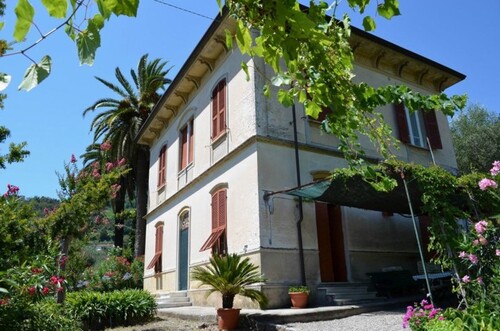Bild 1 - Herrschaftshaus an einem Sonnigen Hang in Ligurien