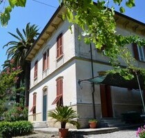 Herrschaftshaus an einem Sonnigen Hang in Ligurien - Romito Magra