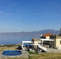 Mesonette mit Blick aufs Meer auf der Insel Andros