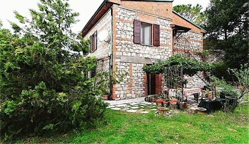 Bild 1 - Bauernhaus aus Stein 20000 m2 Park in Siena Toskana