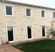 Steinhaus in der Natur abseits von Nachbarn - Umag